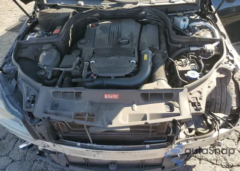 2013 Mercedes-Benz C 250 из США, поврежденный, VIN WDDGF4HB3DA793682